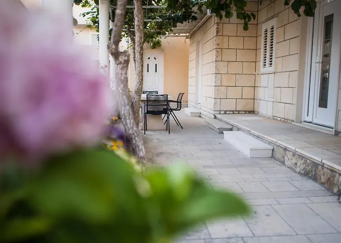 Serious Job Apartment Ragusa