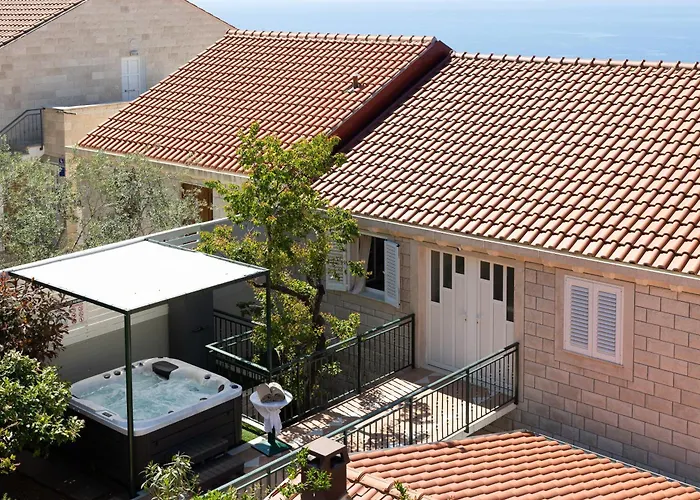 Apartments Baltazar With Sea View&Jacuzzi