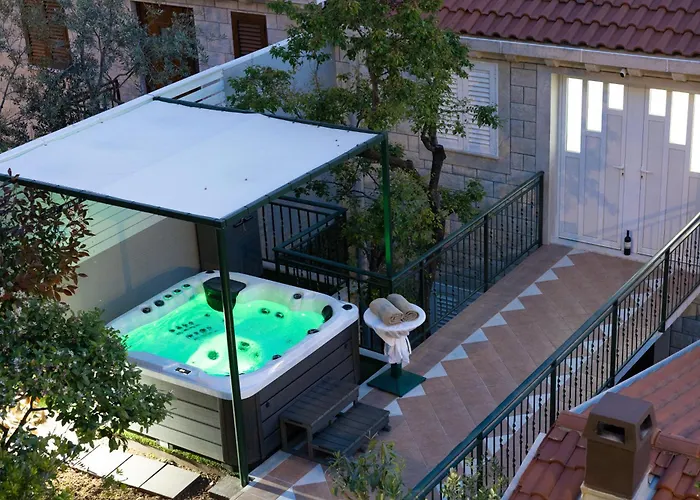 Apartments Baltazar With Sea View&Jacuzzi