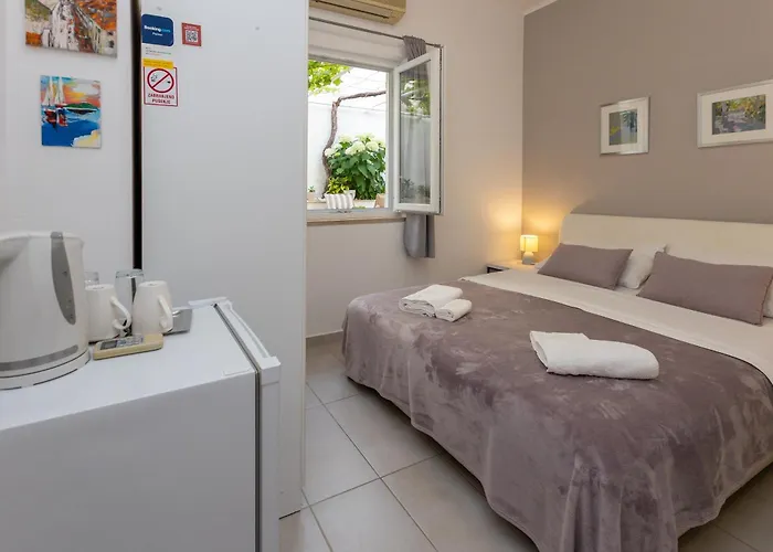 Rooms Batina