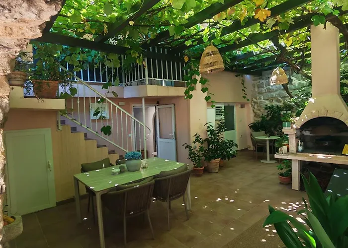 Ani Apartment