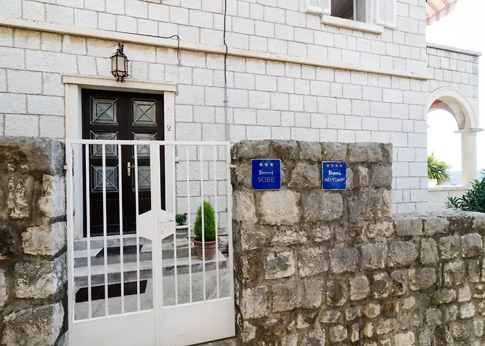 Apartment & Room Ivela