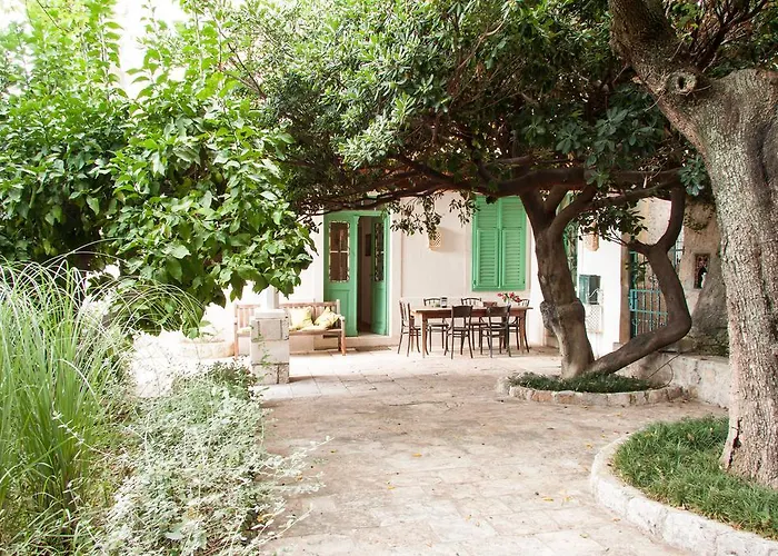Secret Garden Apartment By Irundo