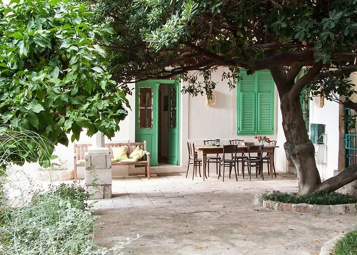 Secret Garden Apartment By Irundo