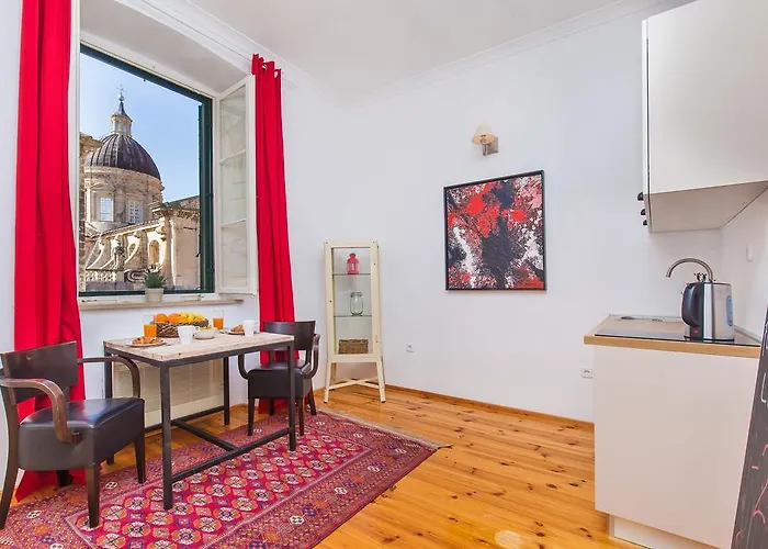 Arty Old Town Apartments By Irundo