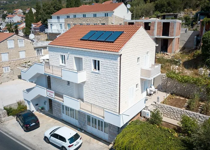Apartments Mira