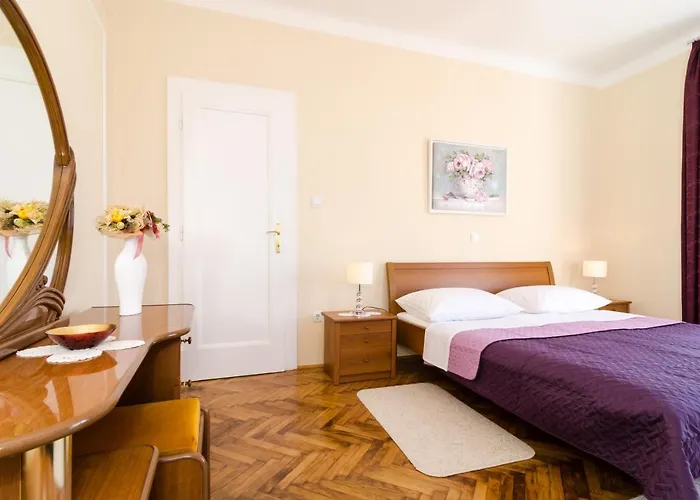Apartment & Room Ivela