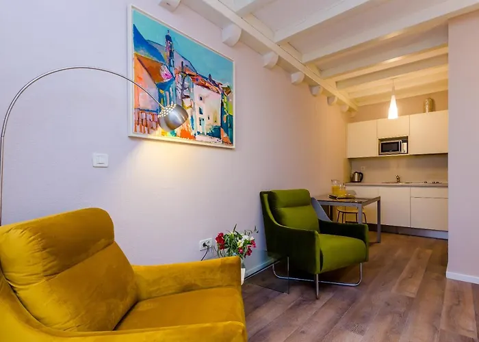 Villa Flores Studio Apartment
