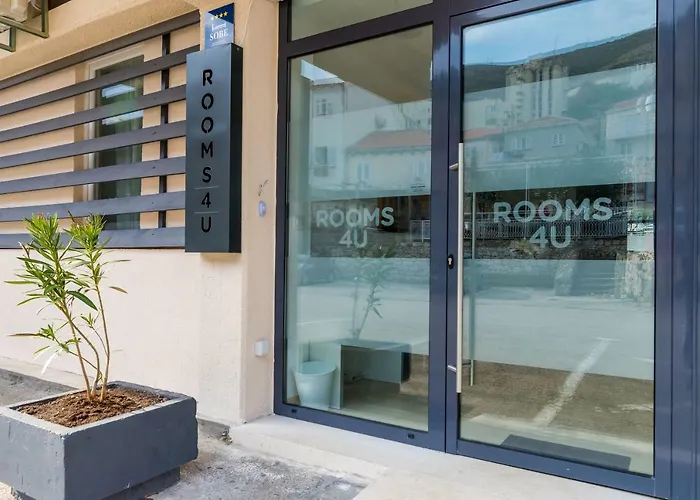Rooms4U