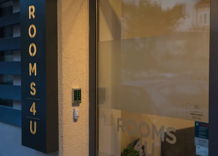Rooms4U