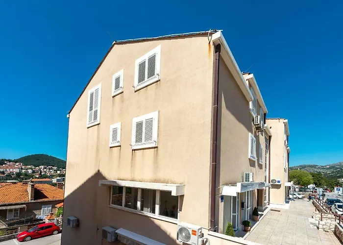 Studio Apartment & Room Ten - Free Parking